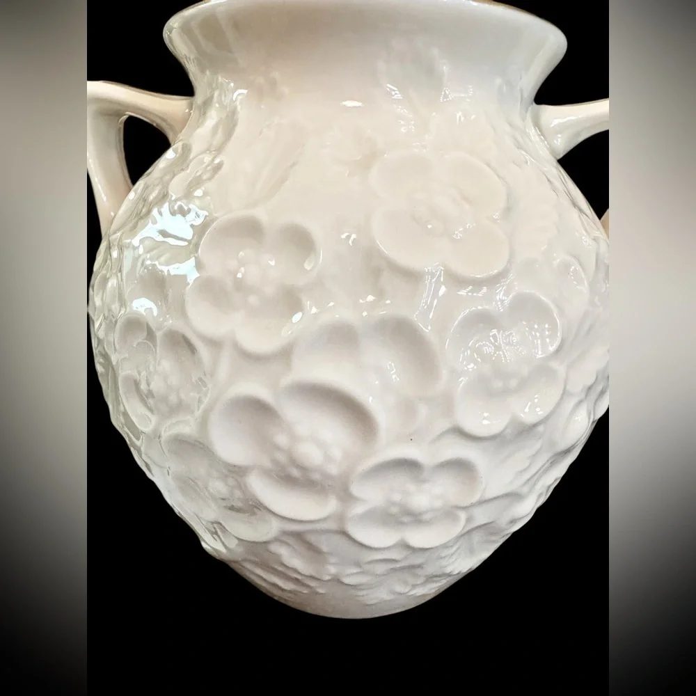 Lenox Dogwood Blossom Porcelain Ivory With 24k Gold Trim Double Handle Vase
